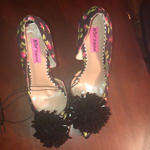 New Rose 🌹 BeTseY JoHnson heels